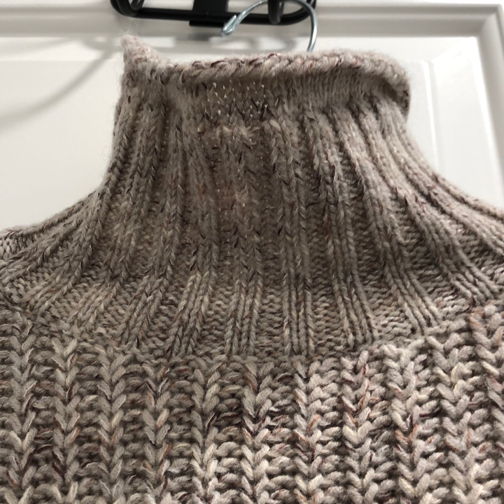 Express turtle neck sweater - Picture 4 of 8